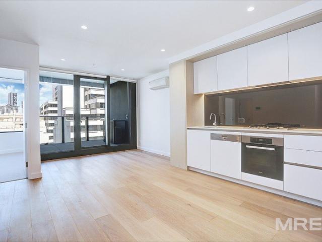 Luxury living with Yarra River & city views