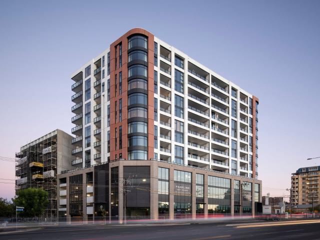 Luxury Living 2 bedroom, 2 carpark apartment