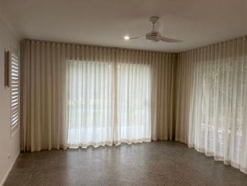 Set on over half an acre. !