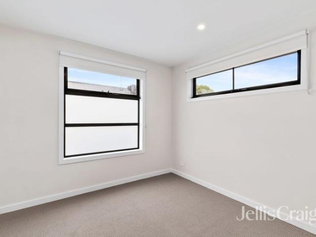 Luxury Living 900m to Watsonia shops