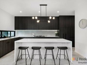 PRICE GUIDE $1,650,000 LUXURY, LIFESTYLE AND LOCATION!