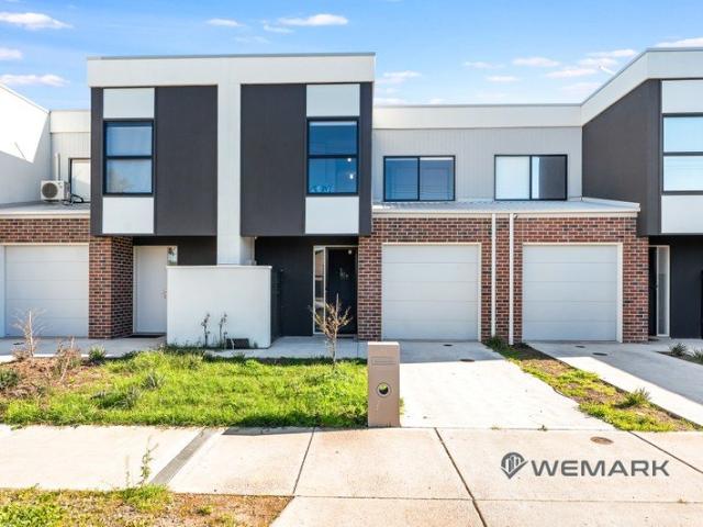Luxury, Lifestyle & Convenience Contemporary Home in a Prime City Fringe Location