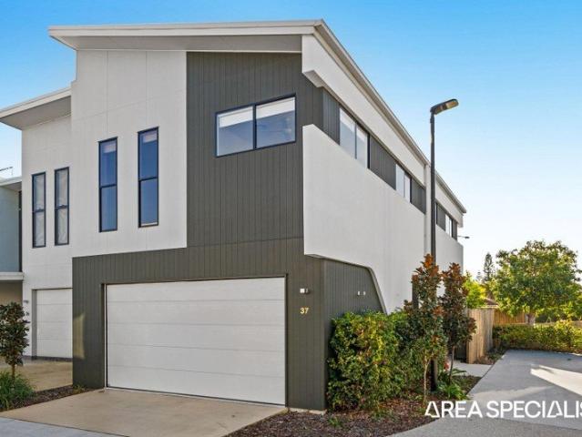 NOW VACANT and READY TO MOVE IN