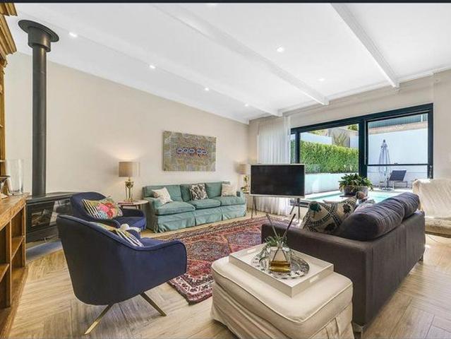 LUXURY, LIFESTYLE & LOCATION EXCEPTIONAL FULLY FURNISHED RESIDENCE