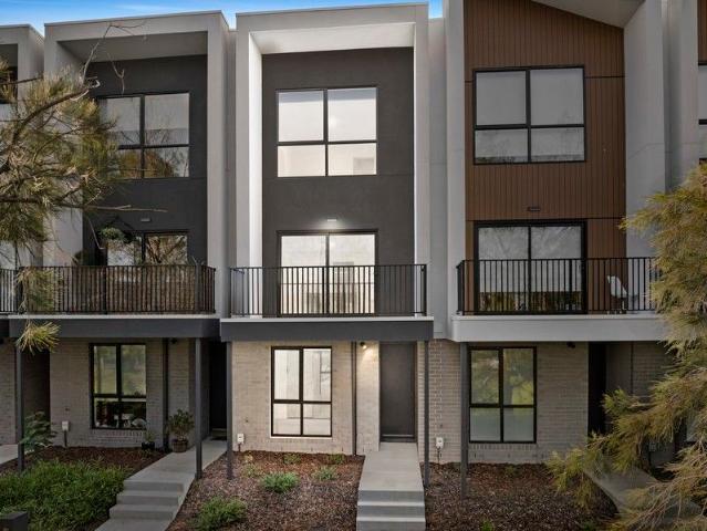 Luxury, Lifestyle & Location in the Heart of Mill Park