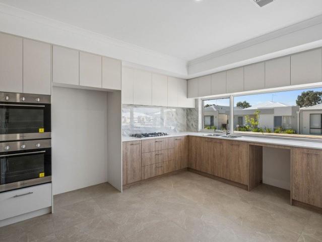 LUXURY, LIFESTYLE & LOW MAINTENANCE LIVING