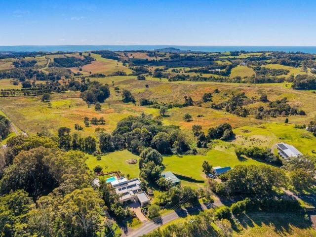 LUXURY LIFESTYLE, PROVEN INCOME & PANORAMIC VIEWS EOI closing 30th Oct 3pm
