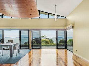 Luxury, Light & Limitless Views