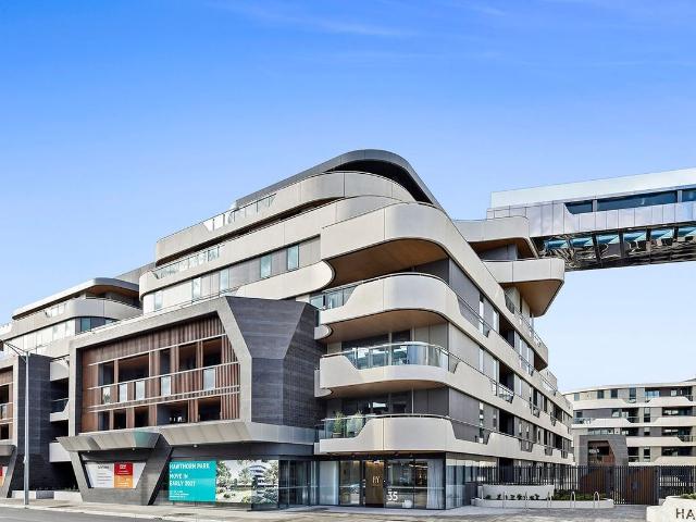 Luxury, modern elegance, and enviable Hawthorn Park facilities