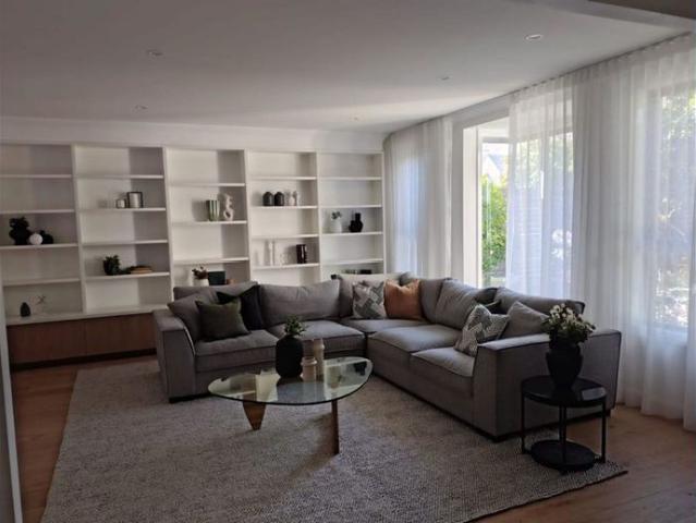 Luxury Modern Living with Designer Triple Kitchen & Bathrooms
