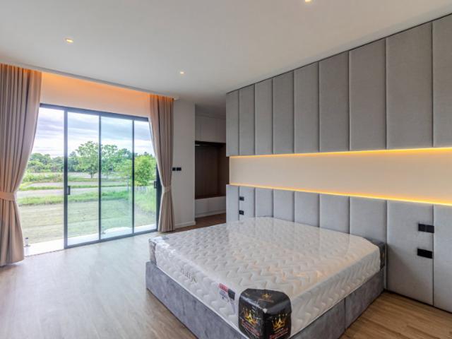 Luxury Modern Pool Villa วิวภูเขา ทำเลศักยภาพโซนหางดง ใกล้ Lanna International School โครงการ Rattana Serene Ville T.063 6649