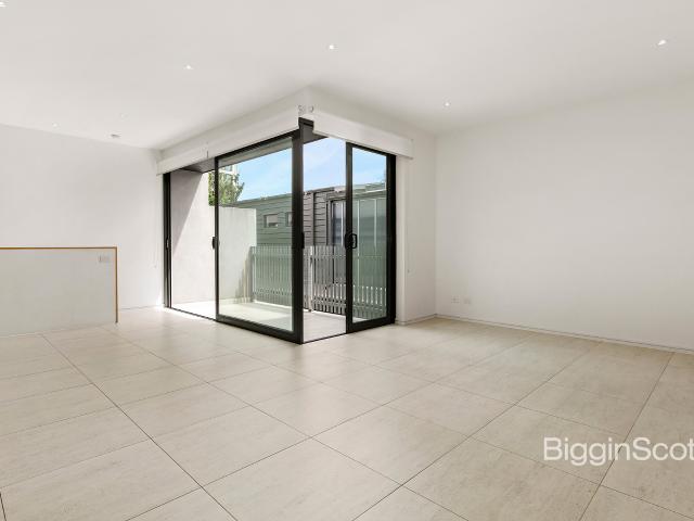 LUXURY MODERN TOWNHOUSE IN THE HEART OF RICHMOND