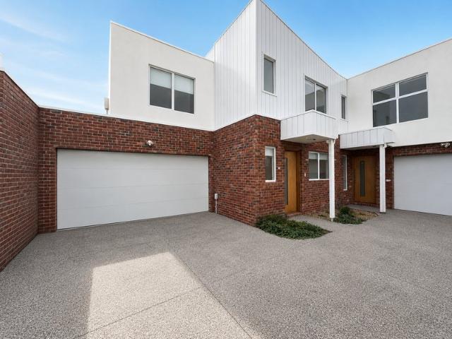 Luxury Modern Townhouse in a Convenient Reservoir Location