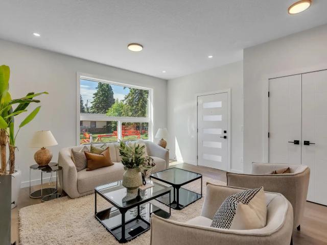 Luxury Maintenance Free Living Utilities Included, mins to FT Hosp/DT/COP/UofC