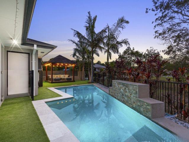 Luxury Metricon Ex Display Residence Offering Exclusive Parkside Living Must Be Sold