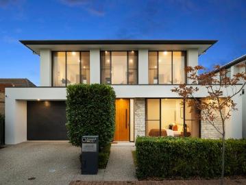 Luxury Medallion Homes Residence in Prestigious Walkerville