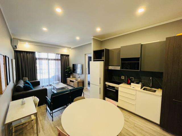Luxury meet experience, spacious one luxury bedroom apartment in Menlyn