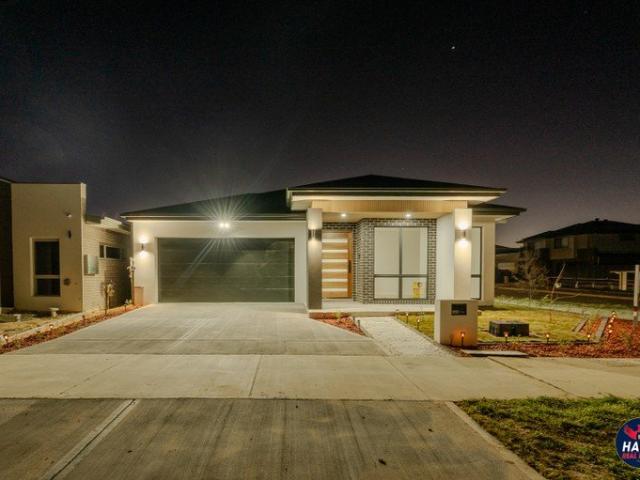 Luxury Meets Lifestyle Brand New Family Home with Premium Finishes !