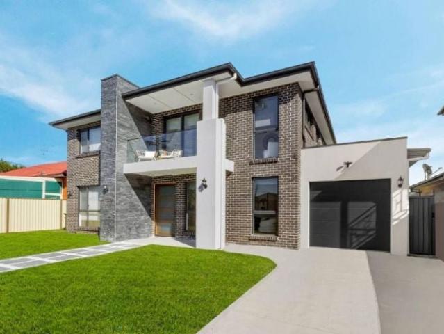 Luxury multi ensuite house