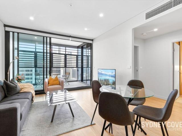 LUXURY NORTH FACING ONE BEDROOM APARTMENT WITH HIGH CITY VIEWS