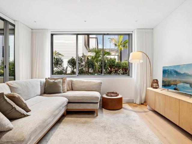 Luxury North Facing Apartment in Prestigious Bathers Collaroy