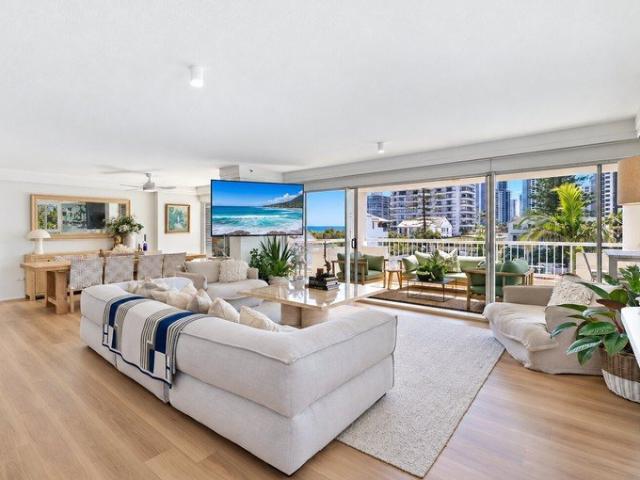 Luxury North Facing Half Floor Beachside Apartment