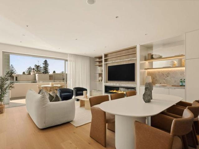 Luxury North Facing Penthouse in the Exclusive Bathers Collaroy