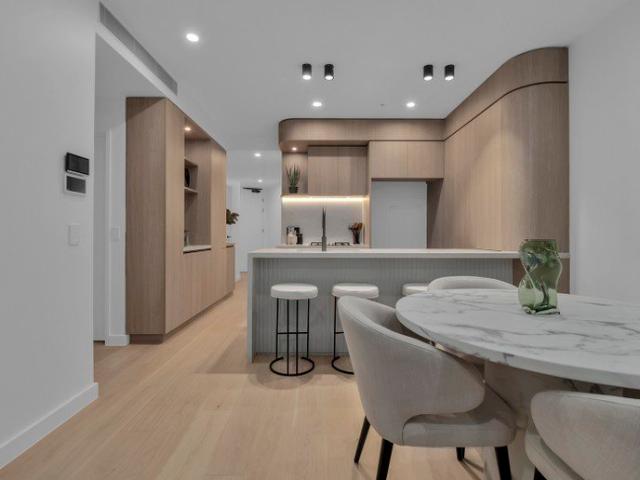 Luxury North Facing Residence with Garden Outlook