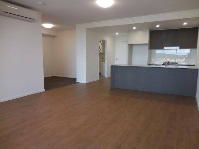 LUXURY NEAR NEW 1 BED PLUS STUDY/RETREAT