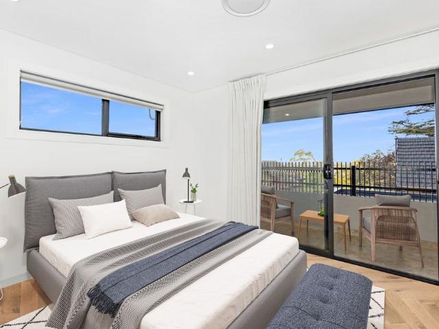 Luxury Near NEW Architect designed 4 Bedder House