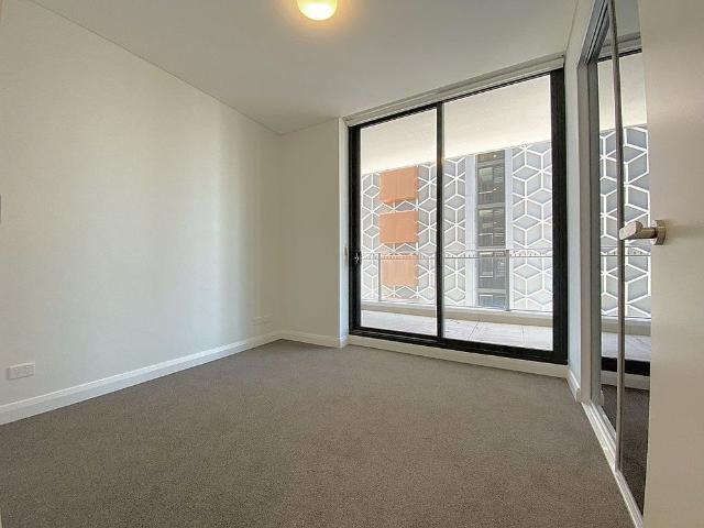 Luxury Near NEW One Bed Apartment in Granville Place For Lease Short stroll to station