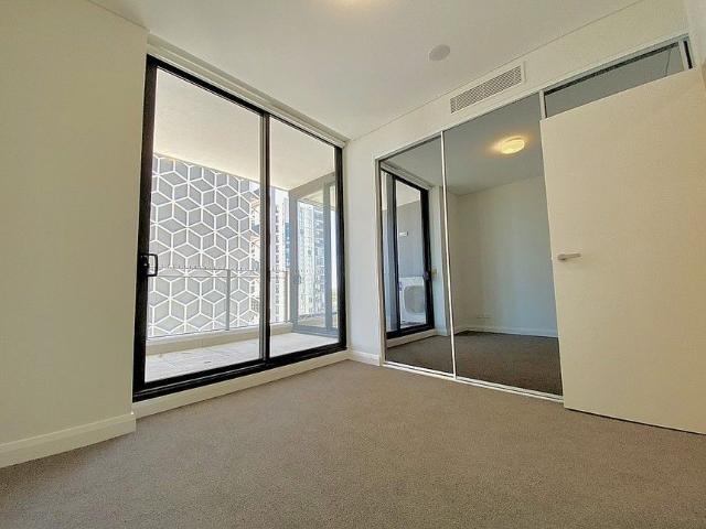 Luxury Near NEW One Bed Apartment in Granville Place For Lease Short stroll to station