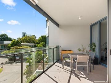 Luxury Near New Residence in the Heart of West End