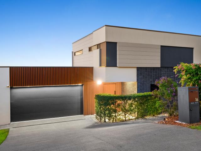 Luxury Smart home in the heart of Peregian Springs