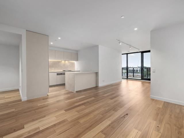 Luxury South Yarra Living with Skyline Views