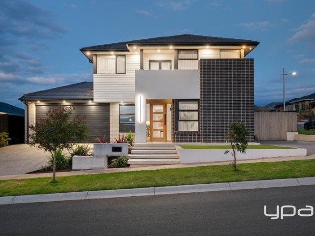 LUXURY, SCALE AND ELEVATED VIEWS IN ONE OF MADDINGLEY'S FINEST FAMILY HOMES
