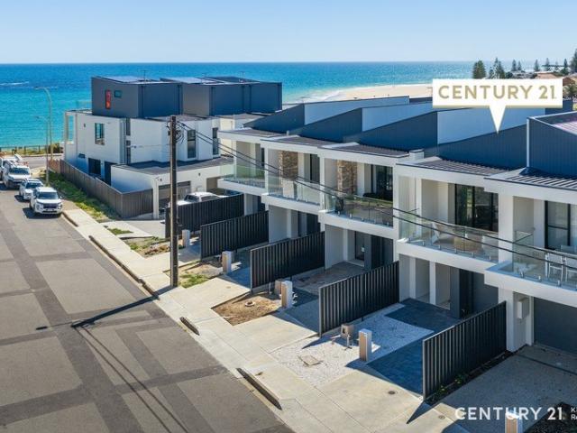 Luxury Seaside Living with Stunning Coastal Views!