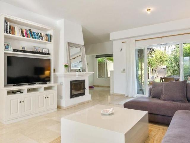 Luxury Semidetached House for rent in Estepona, Andalusia