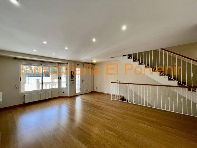 Luxury Semidetached House for rent in Torrent, Spain