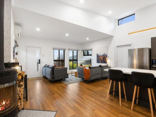 Luxury Short Term Fully Furnished Rental in the Heart of Marysville!