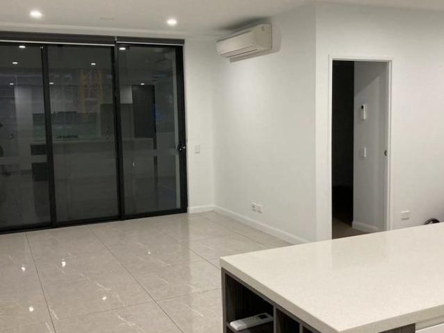 luxury size 1 bedroom unit with a big island kitchen and a big balcony