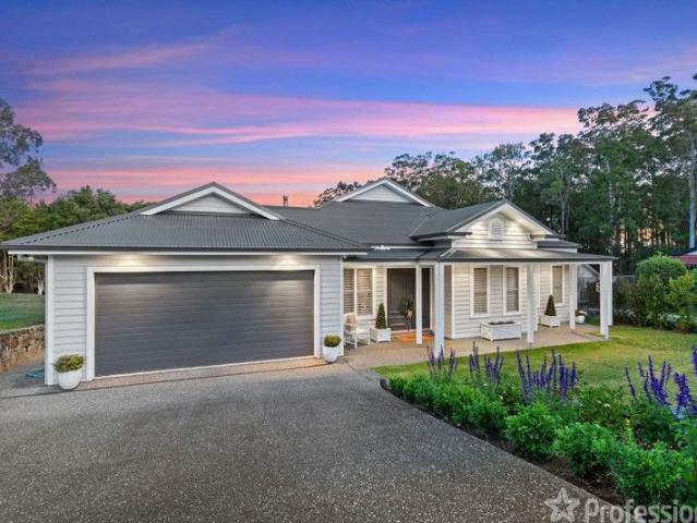 Luxury Single Level Home Overlooking the 8th Tee!