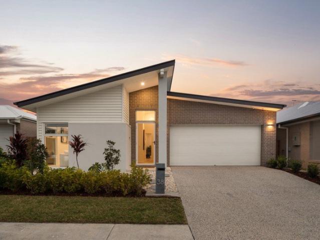 Luxury Single Level Living with Soaring Vaulted Ceilings by Elliott Hardie Homes