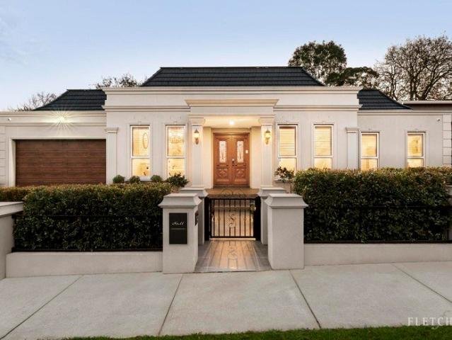 Luxury Single Level Living Close to Prestigious Schools