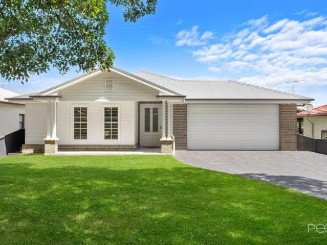 Luxury Single Level Residence, 733 SQM Block & Rear Yard Access