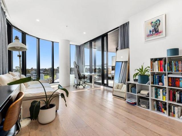 Luxury Sky Gardens Apartment with Stunning Views in the GWSC Zone