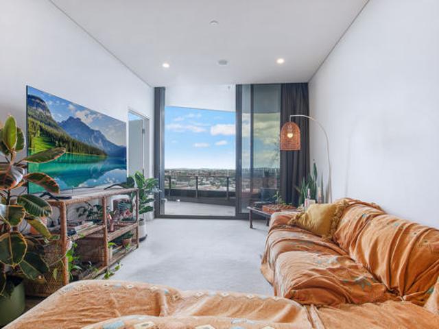 Luxury Sky High Living in Woolloongabba Designer Apartment with City Views