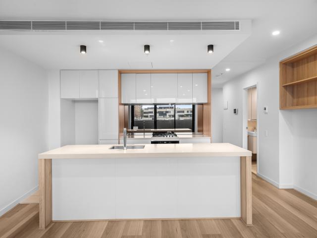 Luxury Sky High Living with Panoramic Views in the Heart of South Yarra