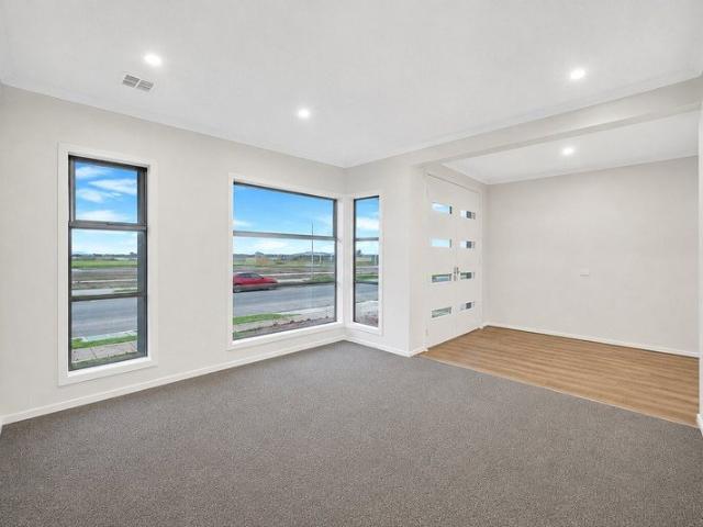 Luxury, Space & Comfort in a Stunning West Facing Residence
