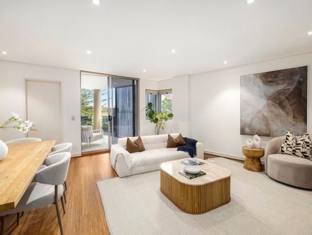 Luxury, space & lifestyle in a prestigious coastal setting